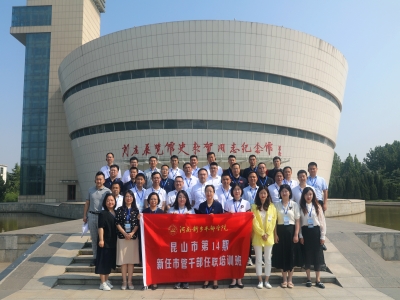 20230627上午场馆教学：学习史来贺先进事迹（合影）.jpg